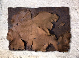Luccioli isola2, terracotta a riduzione e smalto, 2014, cm 100x70