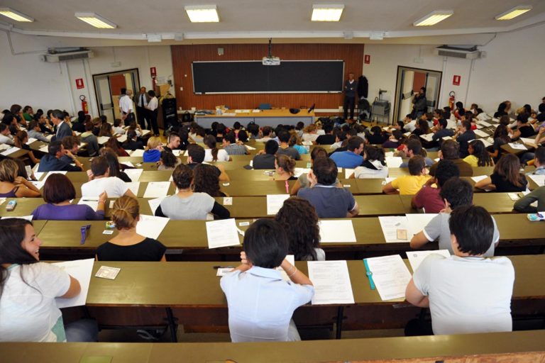 Columbia University – Studenti bianchi costretti a “pentirsi” perché “portatori di razzismo”