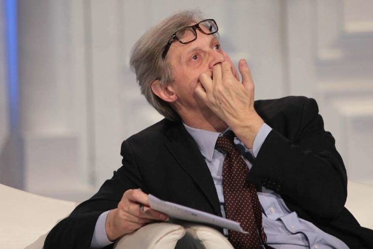 vittorio-sgarbi-mangia-le-unghie