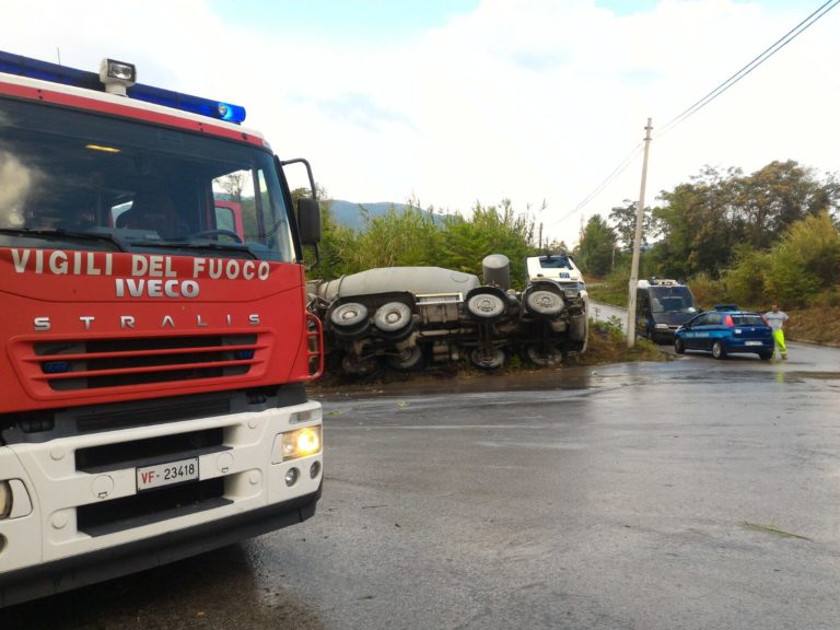 camion-ribaltato
