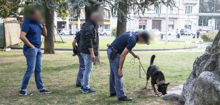controlli-cani-polizia-stazione