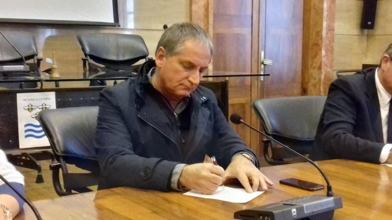 lattanzi mentre scrive