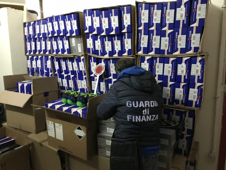 gdf viterbo sequestro scarpe