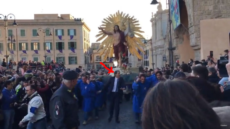 Bestemmia in processione