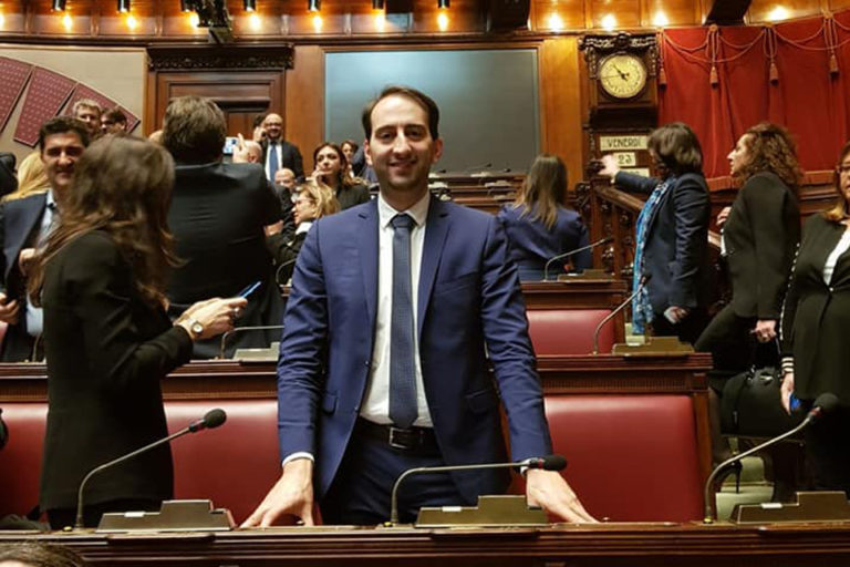 Caparvi parlamento