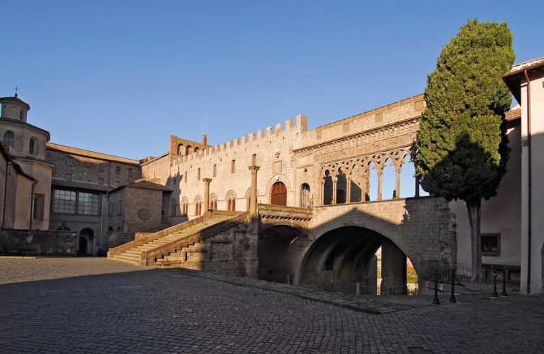 palazzo-dei-papi