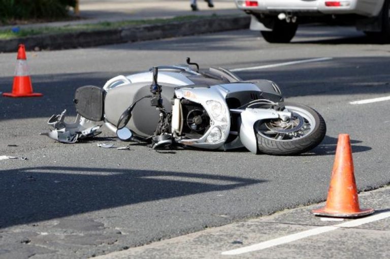 scontro incidente scooter