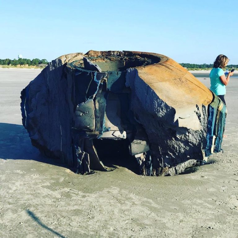 misterioso ritrovamento in spieggia ufo