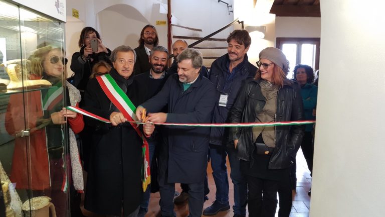 taglio nastro 3