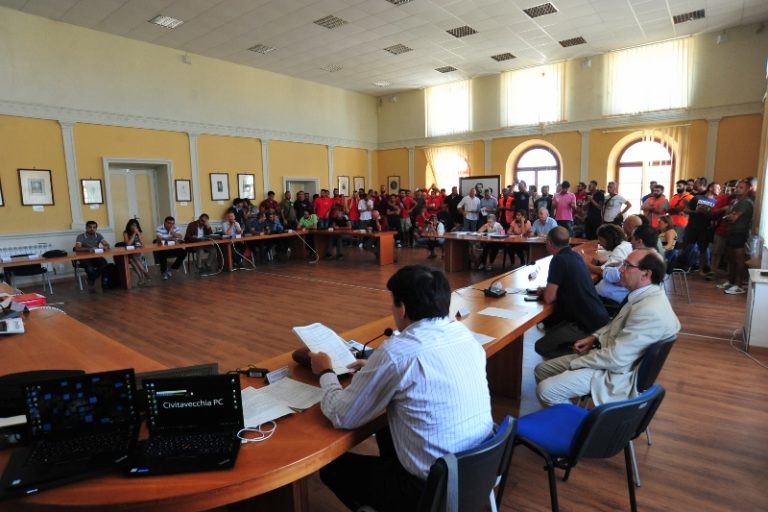 consiglio comunale con i portuali