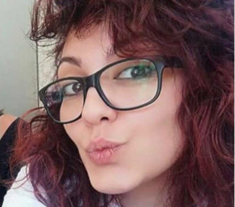 Maria Sestina Arcuri, 26 anni, cade dalle scale di un condominio e muore: è giallo
