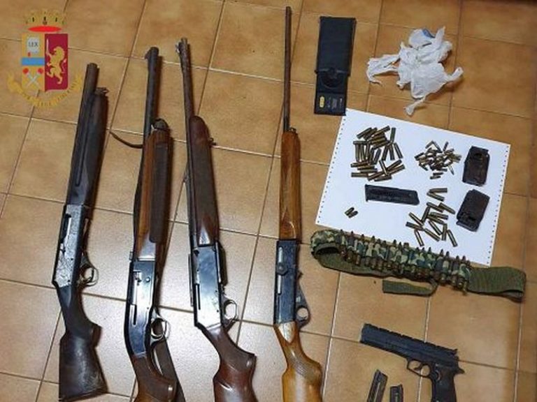 Lazio/ Civitavecchia, nascondeva 4 fucili e una pistola: arrestato