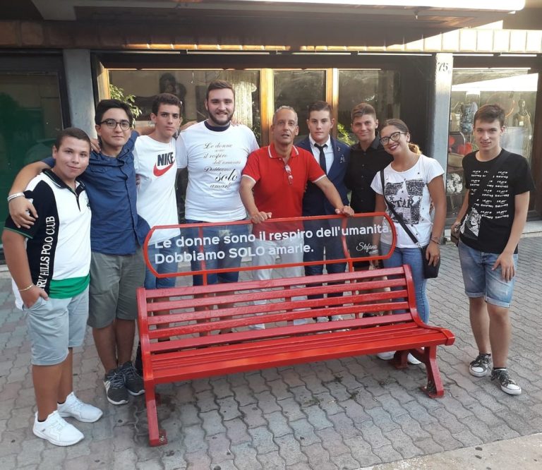 lega giovani panchina rossa
