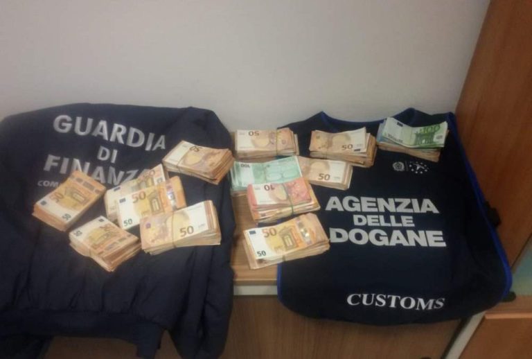 soldi sequestrati porto civitavecchia