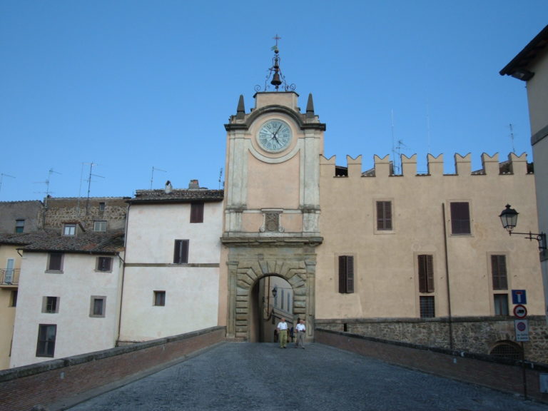 Capranica_-_Castello_degli_Anguillara_e_Torre_Orologio_1