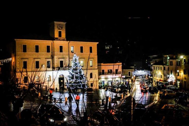 albero-natale-allumiere-3
