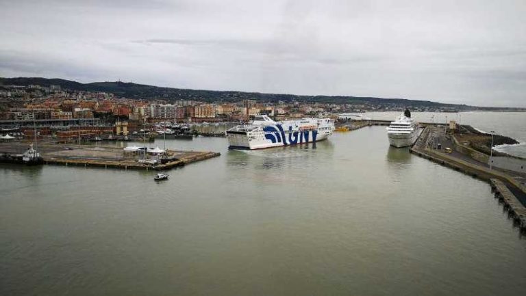 traghetti-traghetto-nave-navi-civitavecchia-2