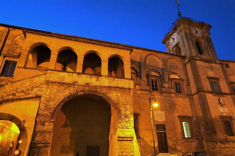 Tarquinia-Vt-Pal-e-Loggia-dei-Priori