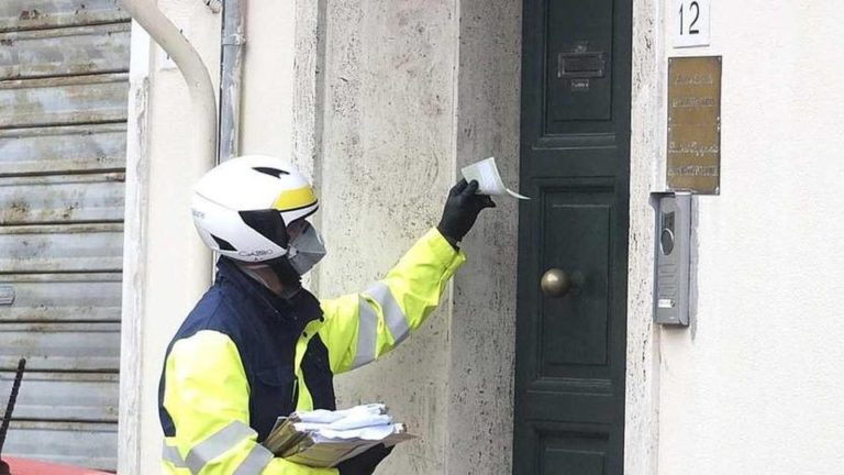 postino al tempo del coronavirus