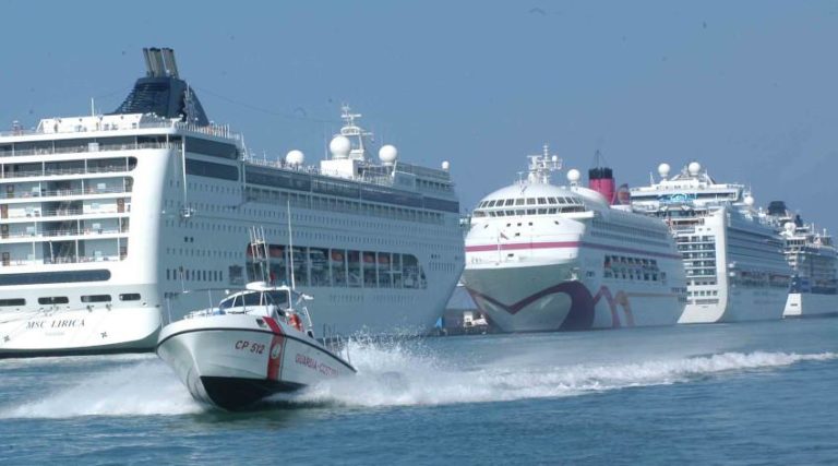 navi civitavecchia2