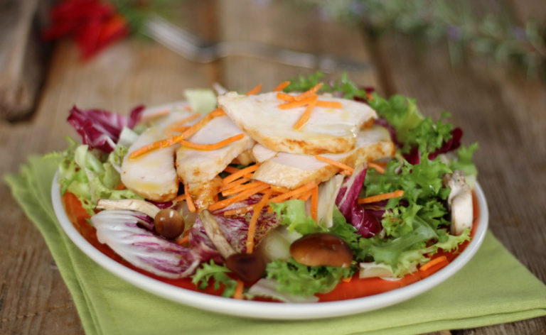 Insalata-autunnale-con-tagliata-di-pollo