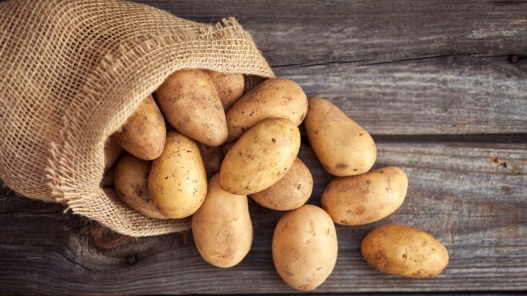 the-skinny-on-cooking-spuds-in-foil-1585665335