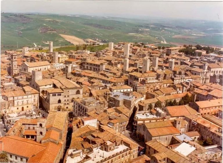 vista dall'alto di Tarquinia