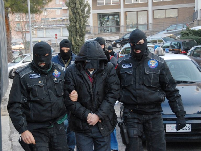 carabinieri ros in azione
