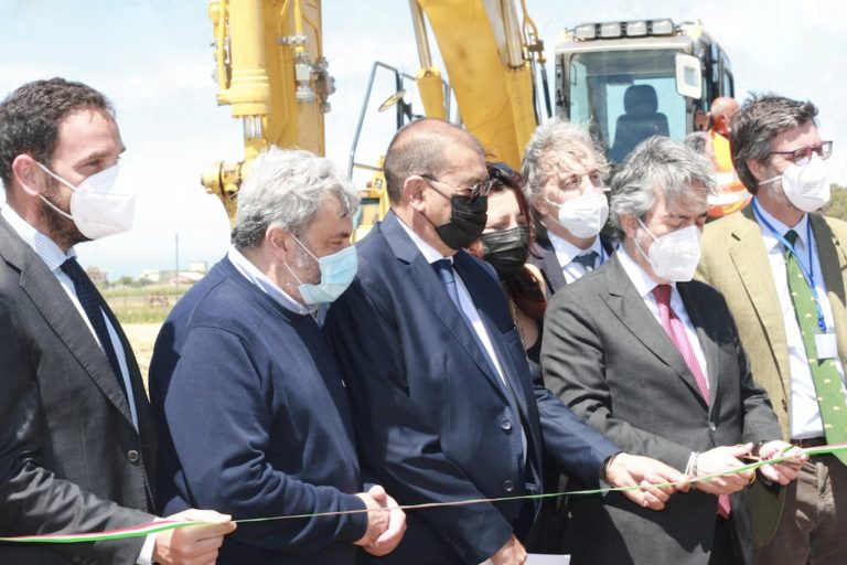 Foto taglio del nastro