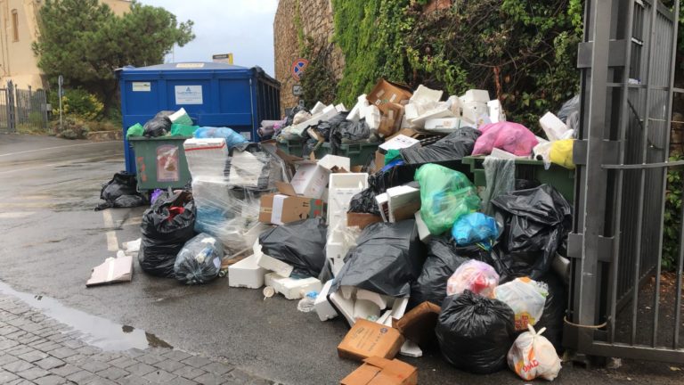 rifiuti porto civitavecchia 2
