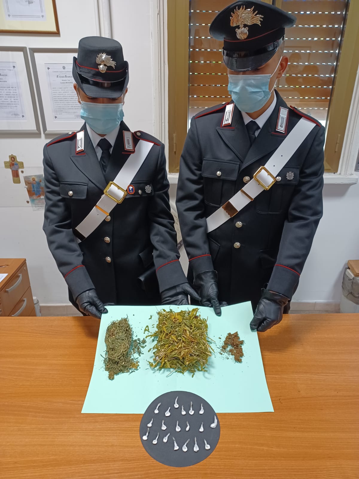 CIVITAVECCHIA-La-droga-sequestrata-dai-Carabinier-7