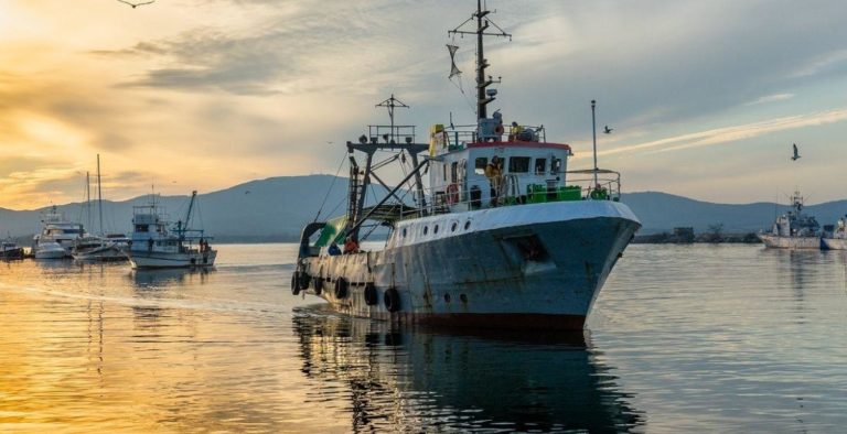 Peschereccio-pesca-mare