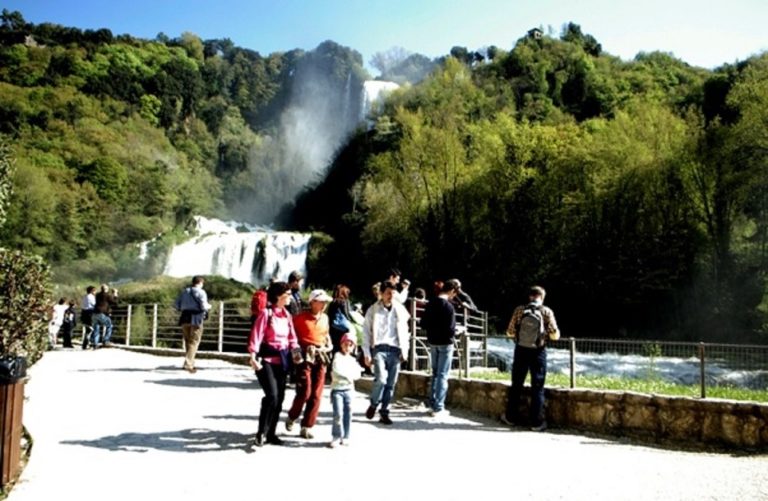 cascata delle marmore - turisti