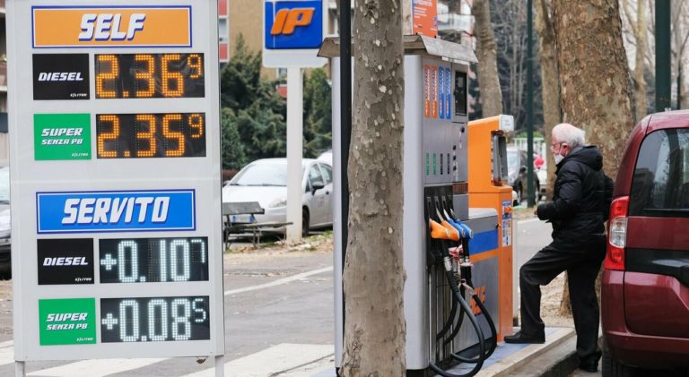 6562710_14100142_benzina_prezzo_oltre