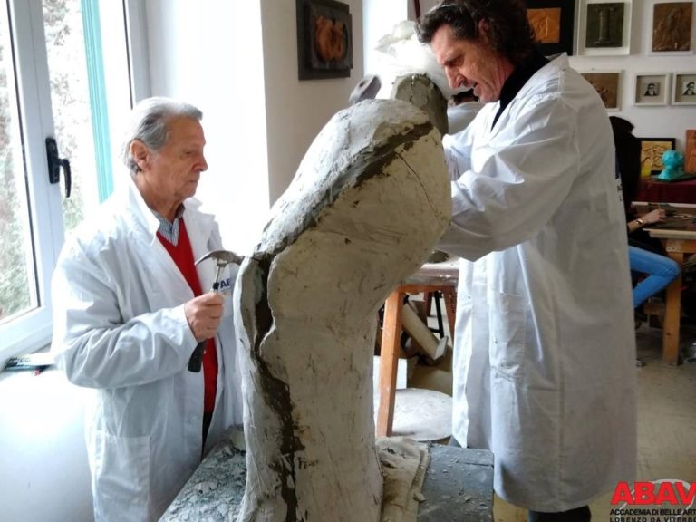 il maestro Roberto Joppolo al lavoro presso l'Accademia di Belle Arti di Viterbo foto 1
