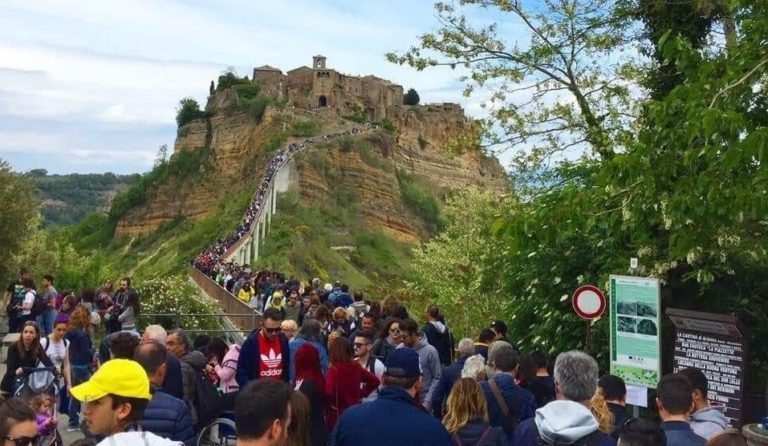 Turisti-Bagnoregio