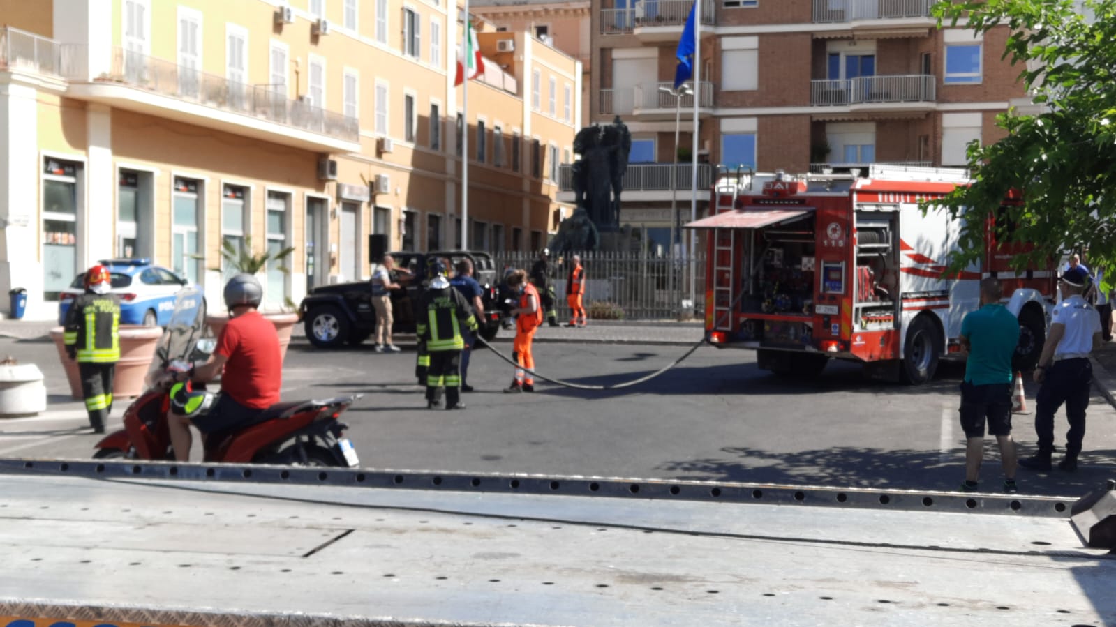 Protesta Mario Benedetti a Piazza degli Eroi