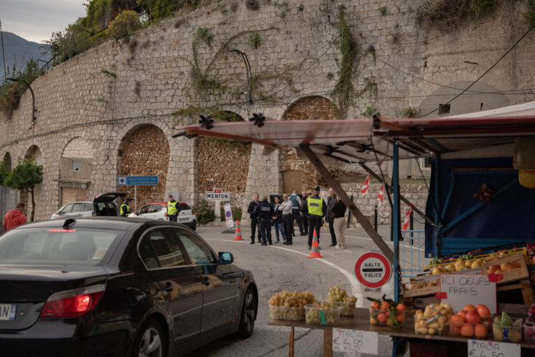 Migranti, La Francia intensifica i controlli a Ventimiglia