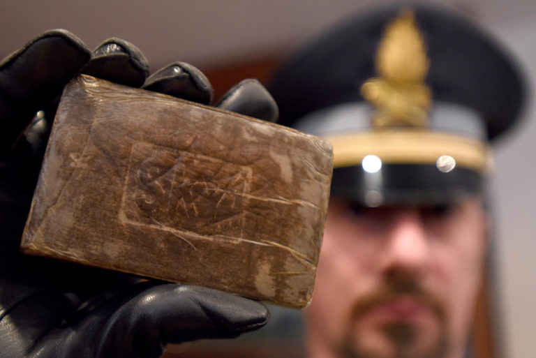 Droga: oltre 8 tonnellate di hashish sequestrate a Napoli
