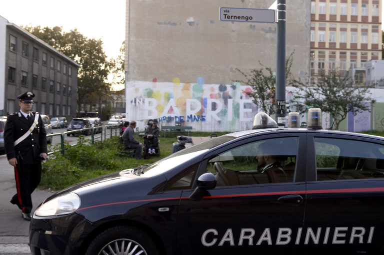 Foto di scena controlli dei Carabinieri contro lo spaccio