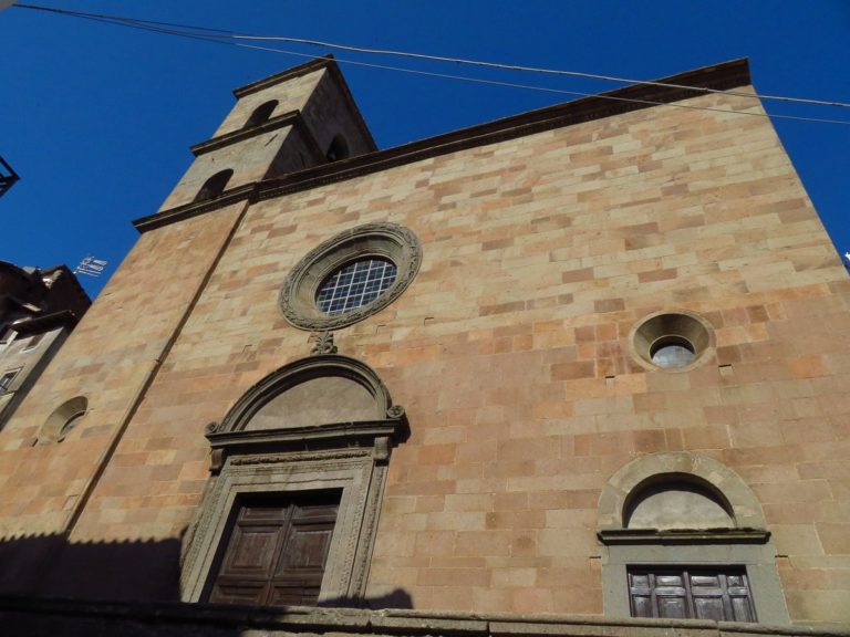 la-facciata-della-chiesa