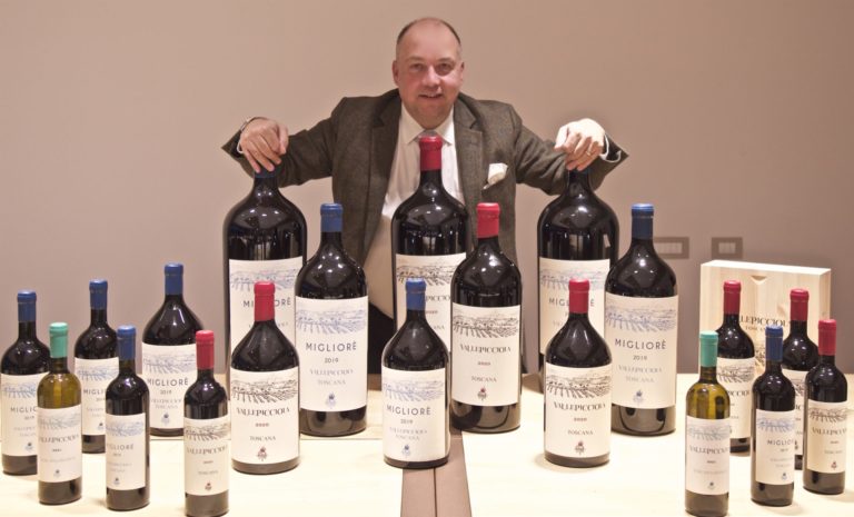 c ALESSANDRO CELLAI CON LA LINEA GRANDI CRU 1.