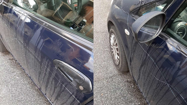 vandali urinano sulle vetture