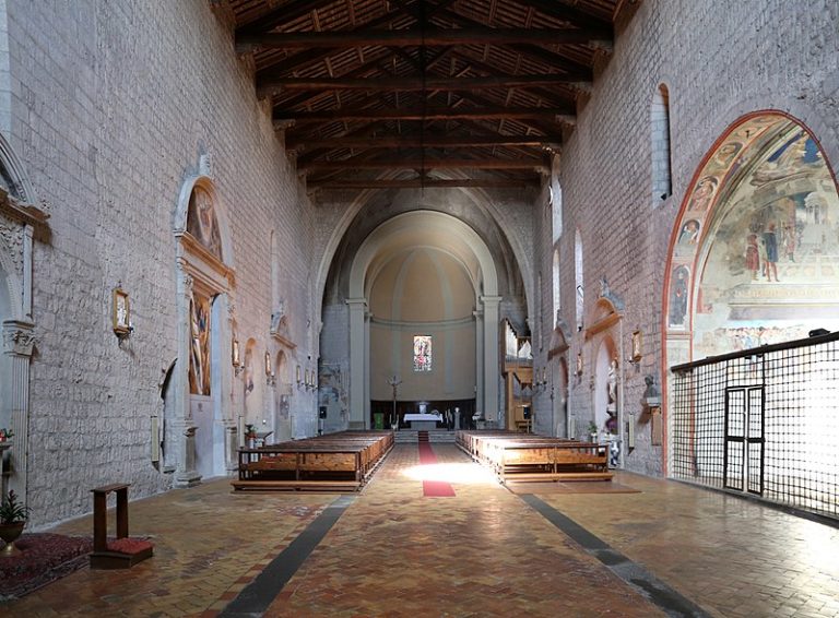 800px-Viterbo,_santa_maria_della_verità,_interno_01 (1)