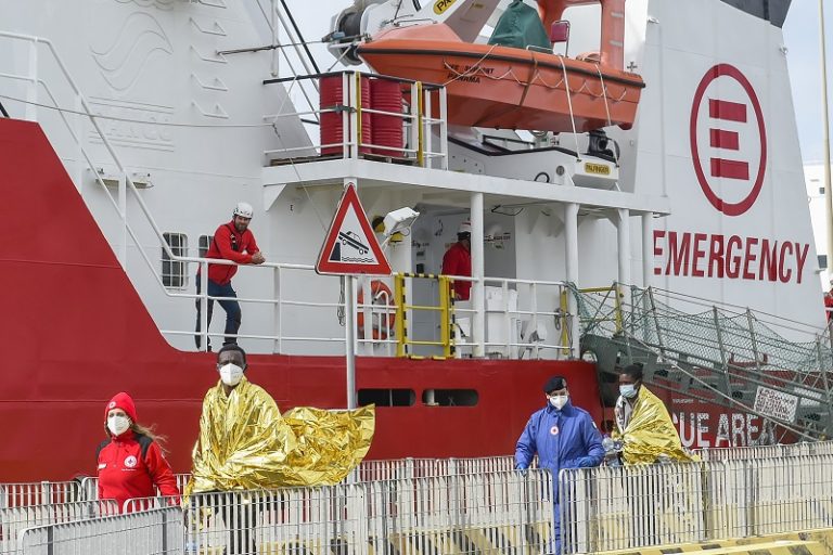 migranti_civitavecchia_emergency