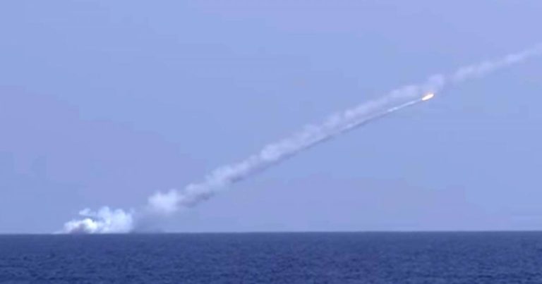 missili dal mar nero verso l'ukraina