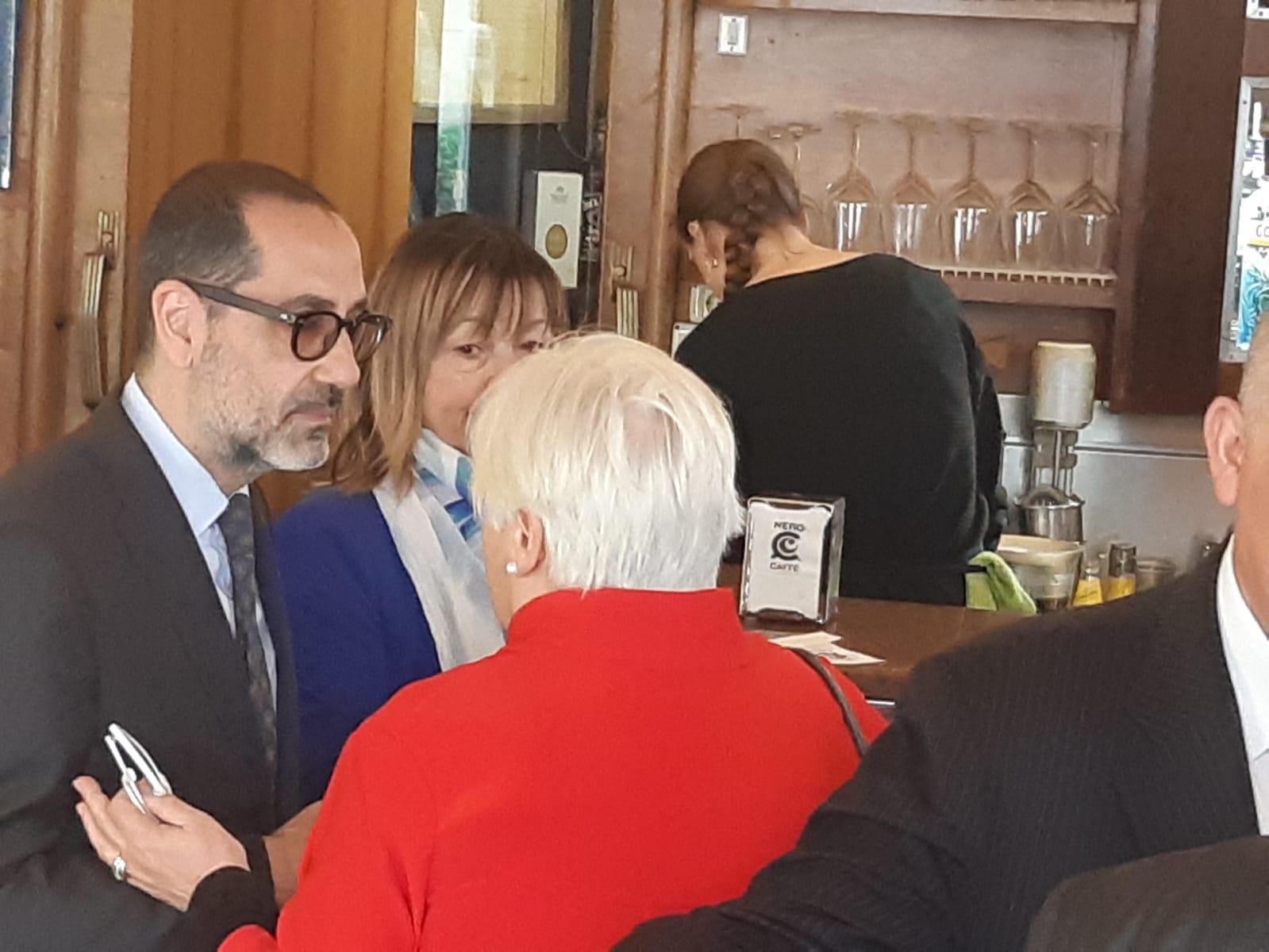 latini e tesei al bar