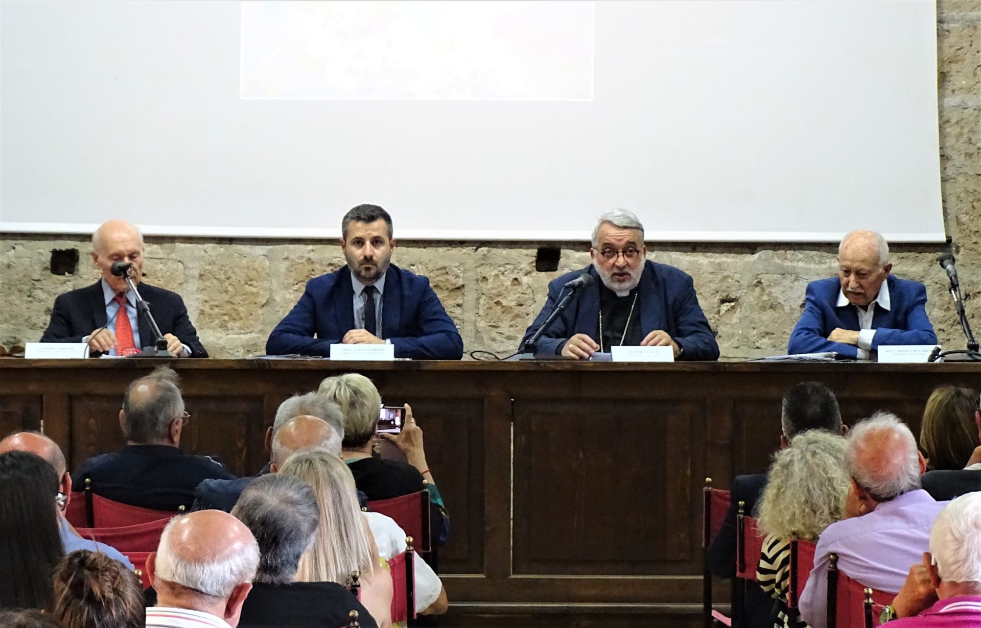 da sx Sandro Anselmi Fondatore e Durettore Campo de' fiori rivista, Luca Giampieiri Sindaco Civita Castellana,S.E. Marco Salvi Vescovo Diocesi Civita Castellama, Franco Bucarelli Gioranista vaticanista