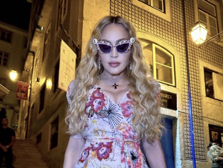 MADONNA_WEARS_BB_0
