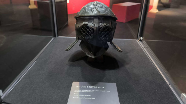 elmo gladiatorio provocator